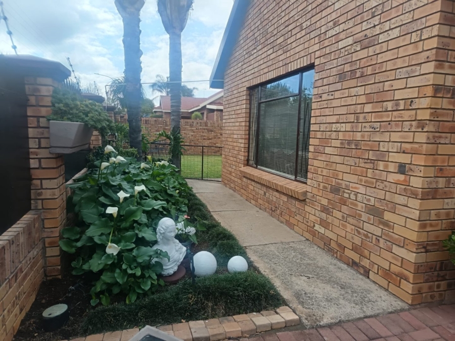 3 Bedroom Property for Sale in Hillcrest Northern Cape